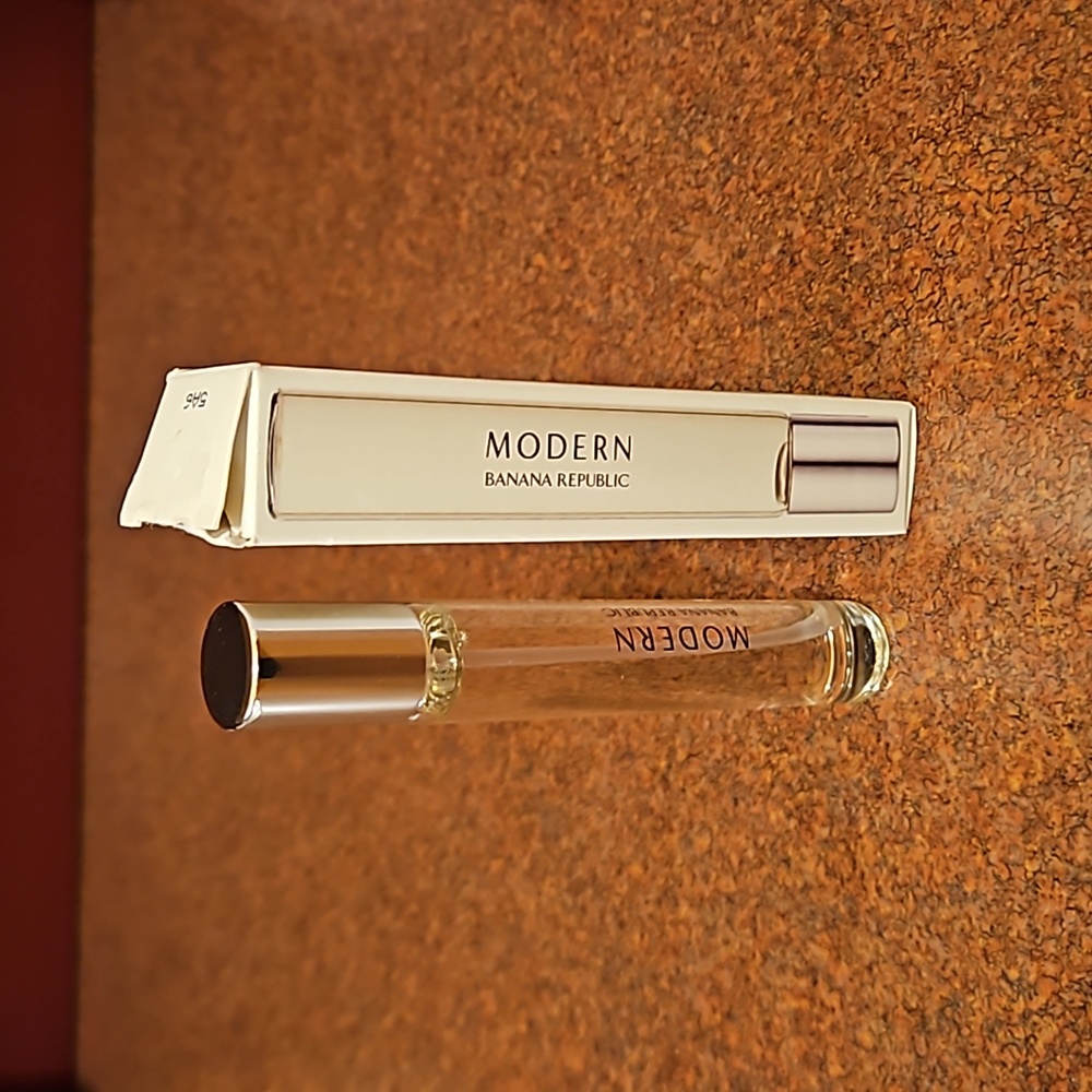 NWOT Banana Republic Modern Eau De Toilette Travel roller